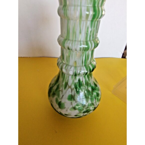 Vintage Murano Green & White Art Glass Hand blown ribbed mottled design vase 8" - Picture 3 of 12